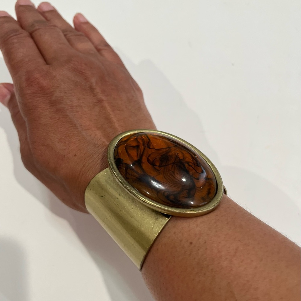 Vintage Goldtone Hinged Cuff Bracelet with‎ “Amber” Style Stone